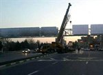 عرشه پل عابر پیاده تقاطع بزرگراه امامت و شهید اصغری جایگذاری شد