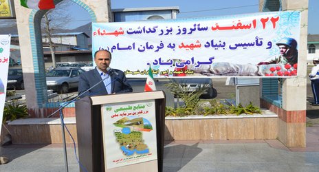 روابط عمومی شهرداری رامسر/ غبارروبی گلزار شهدا و اهدای گل بمناسبت ۲۲ اسفند روز شهید و کاشت درخت به یاد شهید مدافع حرم شهید طاش موسی