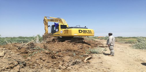 بازدید مدیر کل مدیریت بحران استان از  روند لایروبی و سیل بند کانال سلمان