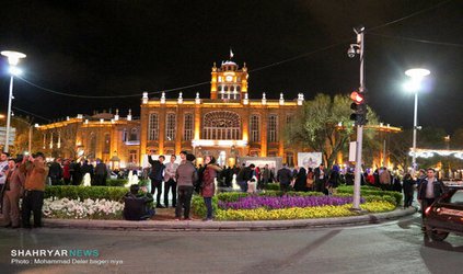 تیر چراغ برق قدیمی میدان ساعت مرمت و به زودی نصب می شود