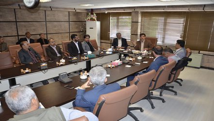 سمینار آموزشی فشار خون و راههای کنترل ودرمانی آن در شرکت آب منطقه ای کرمانشاه