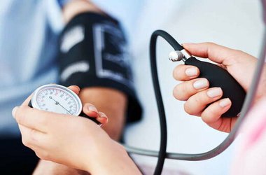 آغاز کمپین ملی غربالگری کنترل فشار خون همزمان با سراسر کشور در تبریز