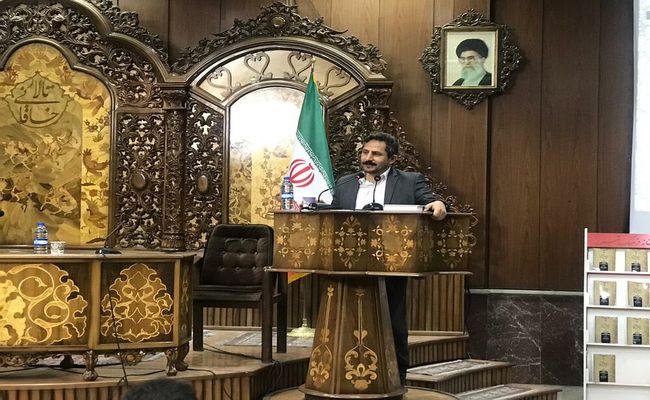 هنرمندان در زیباسازی شهر به شهرداری کمک کنند