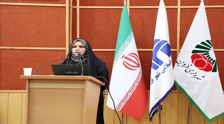 قرائت بیانیه پایانی نخستین همایش ملی محیط زیست؛ مشارکت اجتماعی و مدیریت شهری توسط قوامی، رئیس کمیسیون محیط زیست و خدمات شهری شورای اسلامی شهر قزوین