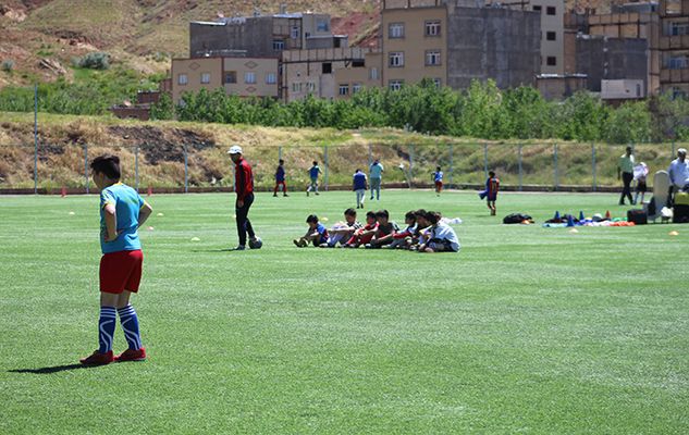 باشگاه فوتبال تفرجگاه عینالی فرصتی برای شور و نشاط اجتماعی بین شهروندان است