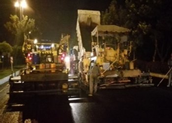 عملیات نهضت شبانه آسفالت در بلوار شهید بابایی در حال اجرا است