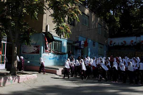 گزارش دومین مرحله اهدای لوازم التحریر به دانش آموزان مناطق کم برخوردار