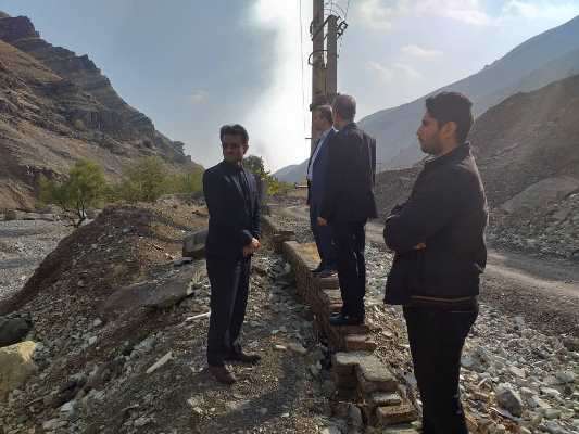 معاون دادستان تهران از بستر رودخانه فرحزاد بازدید کرد