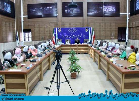حضور  دانش آموزان دبستان اسوه 2 در شورا برای آشنایی با پارلمان شهری