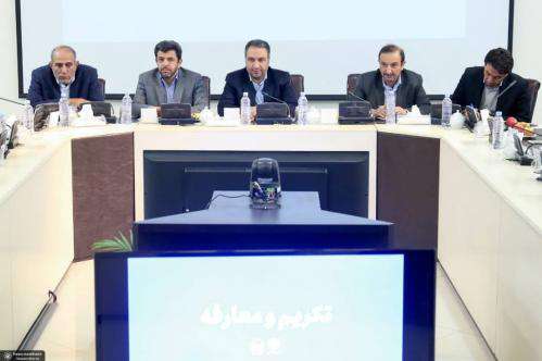 تلاش در جهت الکترونیکی شدن سیستم های مالی و ایجاد ارتباط میان آنها