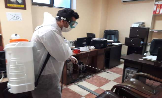 ضدعفونی تمامی قسمتهای اداری شهرداری منطقه ۸