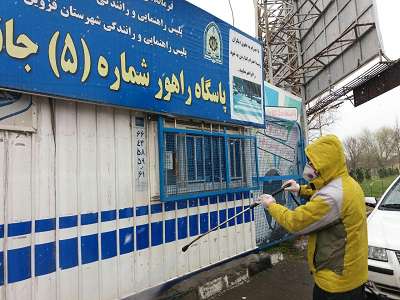 پاسگاه های پلیس راهور سطح شهر قزوین توسط عوامل سازمان تاکسیرانی ضدعفونی و میکروب زدایی شد