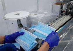 سازمان فرهنگی شهرداری شیراز دست به کار تولید ماسک شد