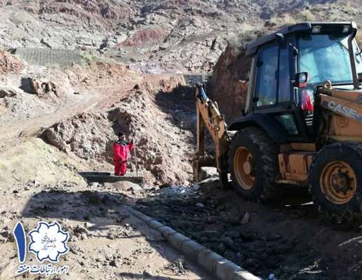 پاکسازی کانال آخر خیابان شهید رجائی(یوسف آباد) به منظور پیشگیری از مسدودشدن روان آبها