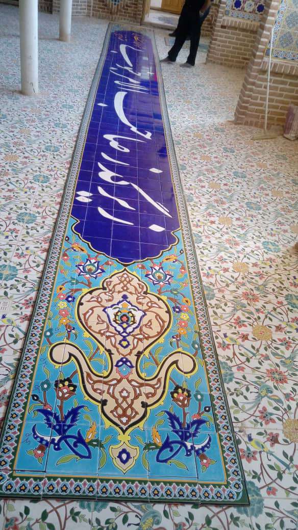 سر درب ورودی زیرگذر صاحب الامر، کاشی کاری سنتی می شود