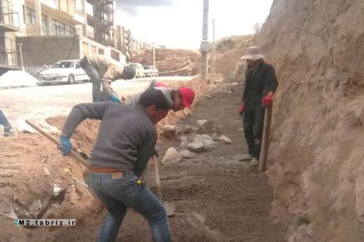 آغاز عملیات احداث دیوار حائل سنگی در کوی نیکان ولیعصر جنوبی