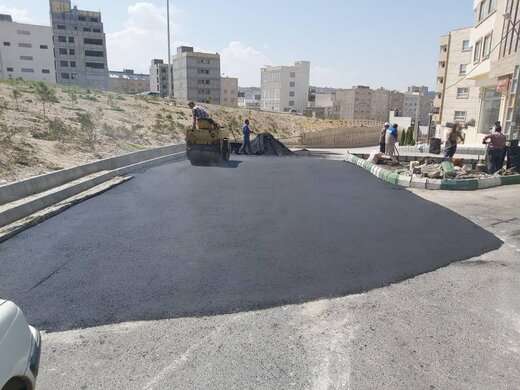 آسفالت ریزی رمپ دسترسی از کوی استانداری به تقاطع غیر همسطح حضرت ولی عصر