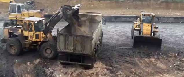 پاکسازی ایستگاه موقت زباله شهرستان پارس آباد