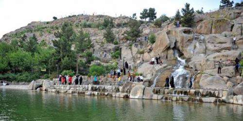 آغاز ساخت و راه اندازی آبنمای زیرسطحی در بوستان کوهسنگی