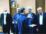در جلسه صحن شورای اسلامی شهر ارومیه با اهدای لوح تقدیر از خانواده شهید مرزبانی امیر سلیمانی تجلیل شد