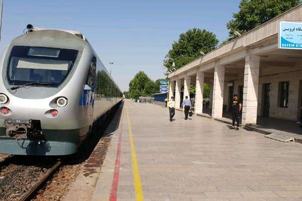 ایستگاه راه آهن قزوین باید به اداره کل ارتقا یابد