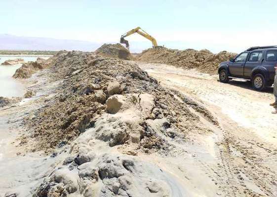 آغاز عملیات لایروبی تالاب نایبند در بوشهر