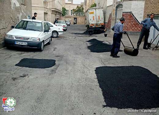 لکه‌گیری آسفالت کوچه شهید شهابی و کوی شمس علیزاده در خیابان حافظ