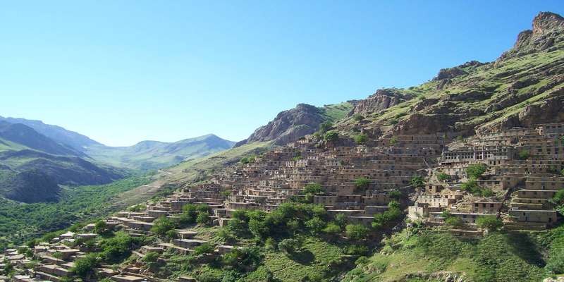  بررسی ویژگی های معماری سنتی اورامان