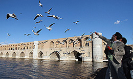 زاینده‌رود در ایام نوروز جریان می‌یابد