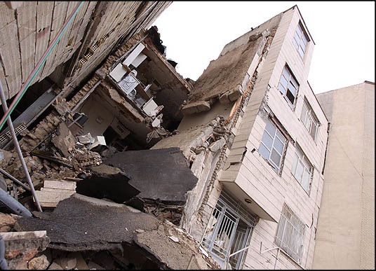 زمان اتمام بازسازی مناطق زلزله زده قابل پیش بینی نیست