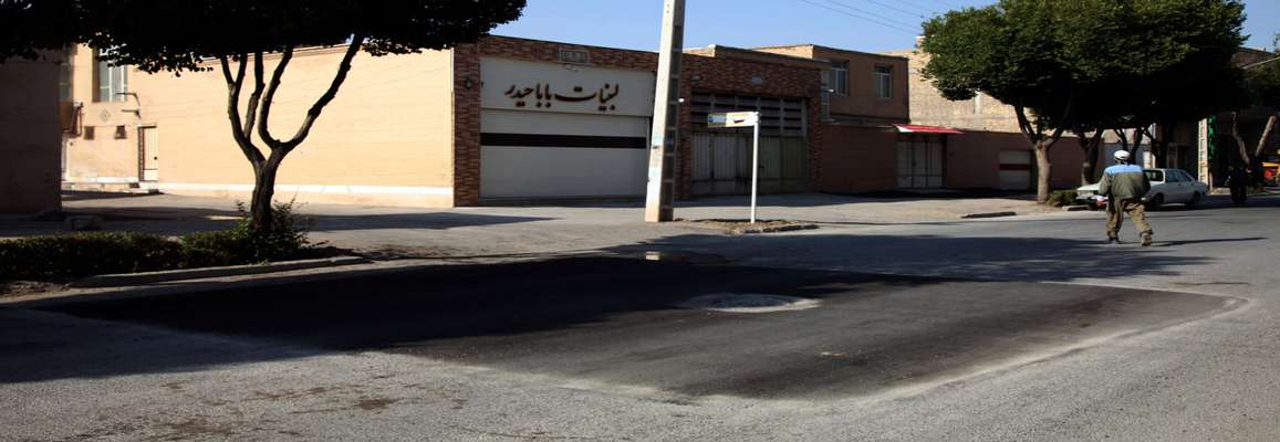 علی‌رغم تنگناهای اعتباری، نهضت آسفالت و ترمیم معابر شهری همچنان ادامه دارد...