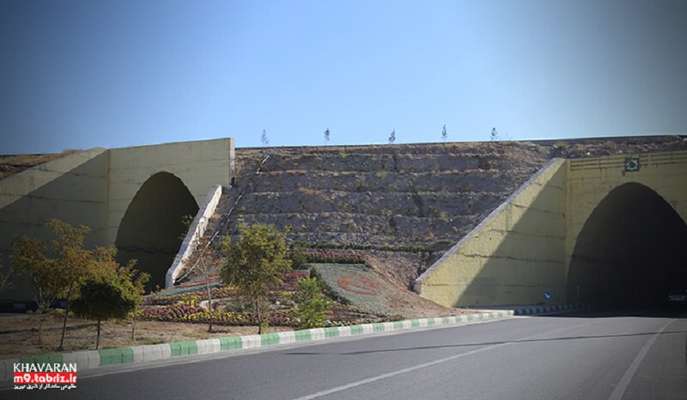 تراس بندی و گل‌کاری‌های فصلی پیرامون تونل‌های دوقلوی خاوران
