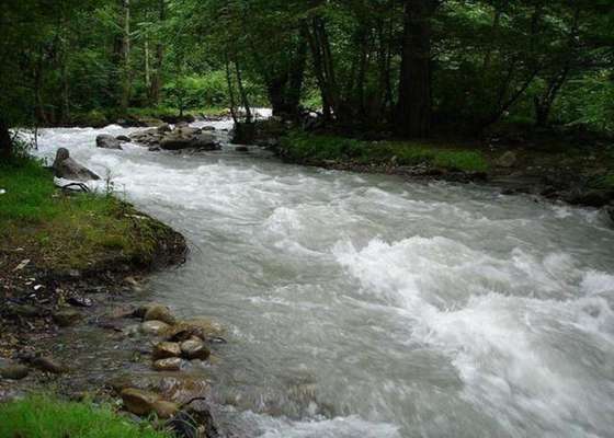 رودخانه زیبای کرج همچنان خروشان باقی می ماند