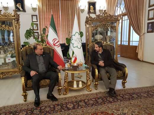 تقبل اهدا ۲۰۰دستگاه تبلت به دانش‌آموزان نیازمند