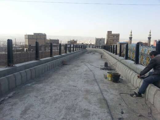 نرده‌گذاری و آرماتورگذاری قرنیز در پروژه پل اتصال پارکینگ عینالی به میدان فهمیده