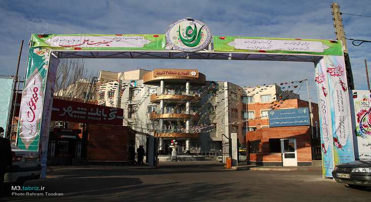 برپائی طاق نصرت در آستانه ولادت مرد عدالت