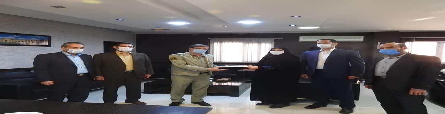 تقدیر از بانوی ایثارگر فعال حفاظت محیط زیست استان اصفهان