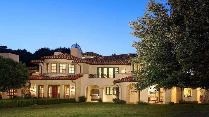  عمارت لوکس دواین جانسون را ببینید
