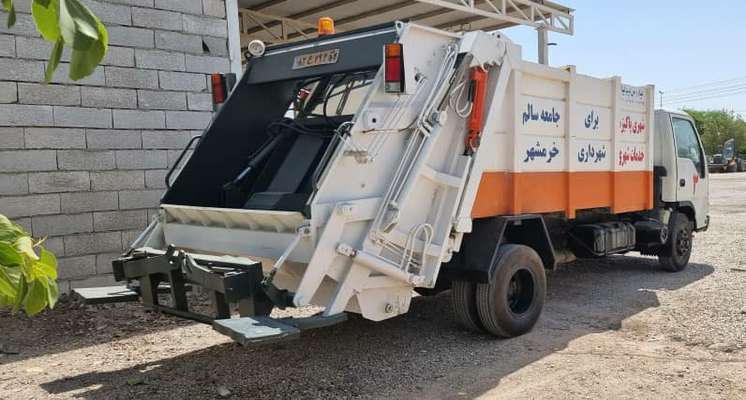 یک دستگاه خودرو مکانیزه حمل زباله به ناوگان خدماتی شهرداری خرمشهر اضافه شد