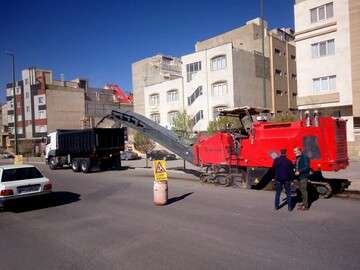 عملیات ساماندهی و آسفالت تراشی مسیر خیابان استاندارد تا تقاطع تختی در ولی عصر (عج)