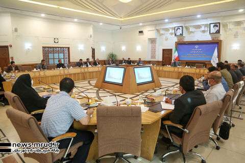 بررسی تجهیز کامیون‌های ترانزیتی به سامانه ردیابی/ طرح مشکلات و راهکارهای حمل یکسره کالای ترانزیتی در بنادر