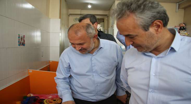 تجهیز وسایل بازی کودکان توسط شهرداری در شیرخوارگاه احسان