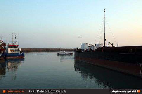 امکان تردد و پهلوگیری کشتی‌های تجاری با آبخور بیش از ۴/۶۰ متر در بندر آستارا/ انجام بیش از سه میلیون مترمکعب لایروبی در کانال دسترس و حوضچه