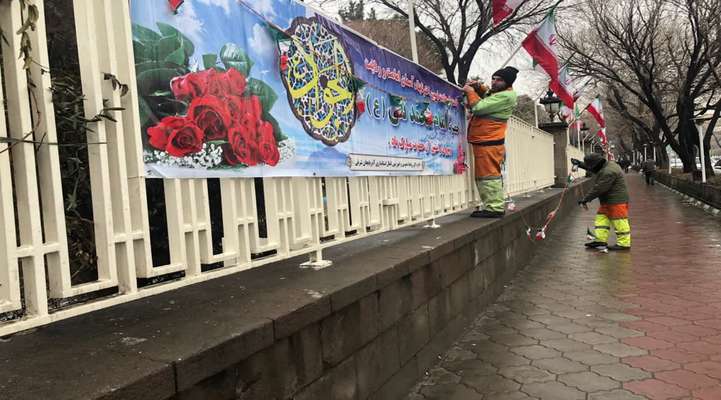 فضاسازی‌ دهه مبارک فجر در معابر مرکزی شهر