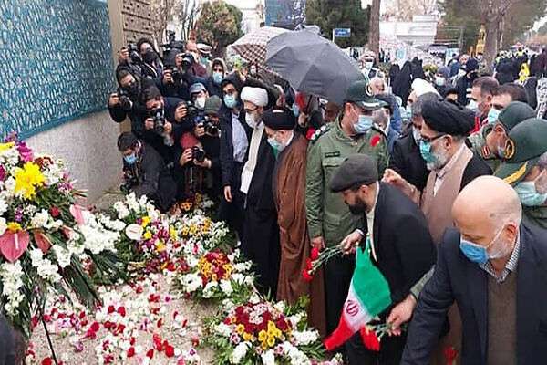 ۱۲۰ ثانیه ۱۲ بهمن| از گلباران مقدم امام خمینی(ره) در فرودگاه مهرآباد تا شکیل کمیته ۵ نفره برای پیگیری مطالبات سازمان‌های نظام مهندسی ساختمان