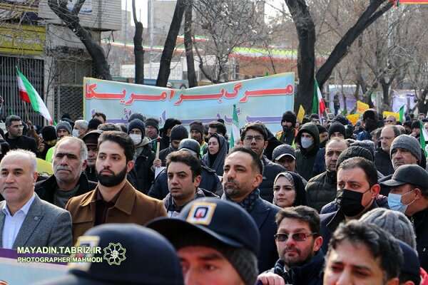 حضور گسترده پرسنل سازمان میادین و ساماندهی مشاغل شهری در راهپیمایی یوم الله ۲۲ بهمن