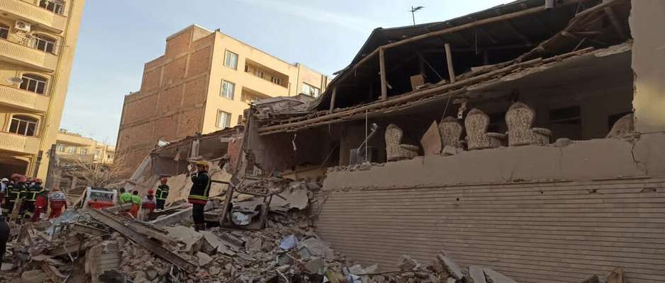 عملیات جستجو در محل حادثه انفجار ادامه دارد/حضور پنج ایستگاه آتش‌نشانی و یک تیم تخصصی آواربرداری در محل