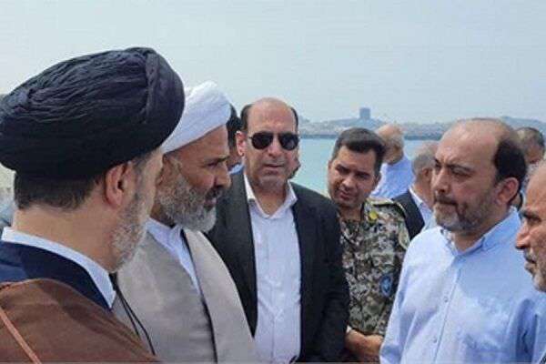 بازدید اعضای کمیسیون اصل ۹۰ مجلس از جزیره ابوموسی/ ابراز رضایت از طرح های دریایی و بندری جزیره