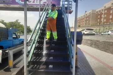شستشوی پل های عابرگذر و تابلوهای ترافیکی  منطقه ۲