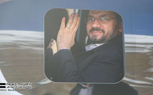 وزیر راه و شهرسازی تهران را برای شرکت در نشست بین المللی اقتصادی سن پترزبورگ ترک کرد